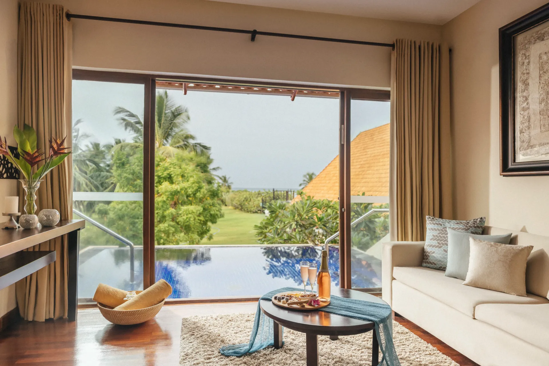 Bay Suite Pool & Living Area
